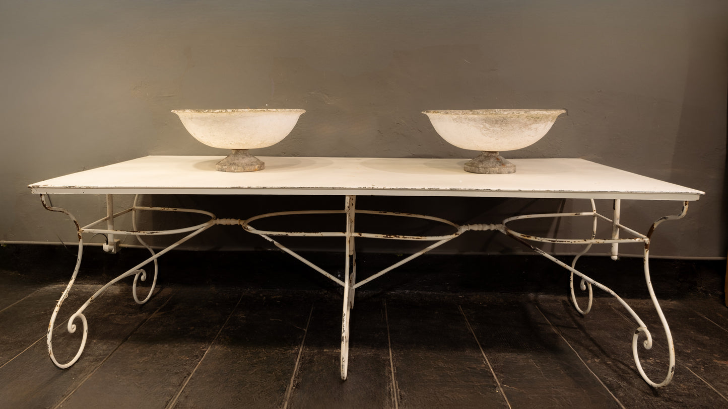 Mesa Italiana de Hierro con Extensiones Ovaladas