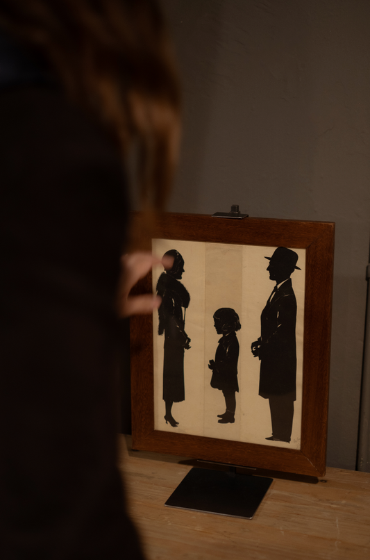 Retrato de silueta familiar, siglo XX