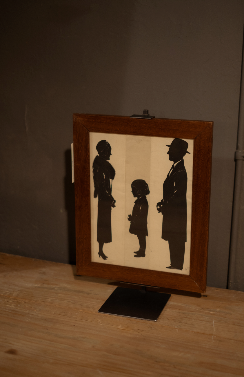 Retrato de silueta familiar, siglo XX