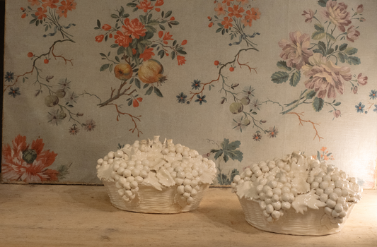 Pareja de Fruteros Italianos en porcelana blanca