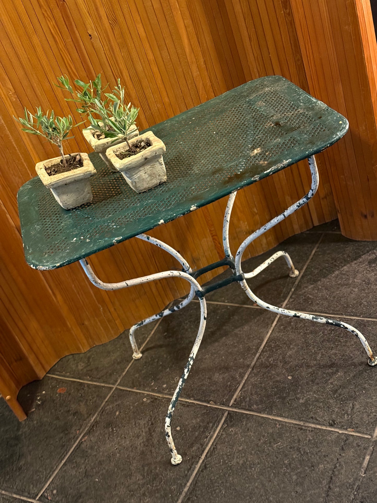 Mesa de Hierro Calada con Pata París