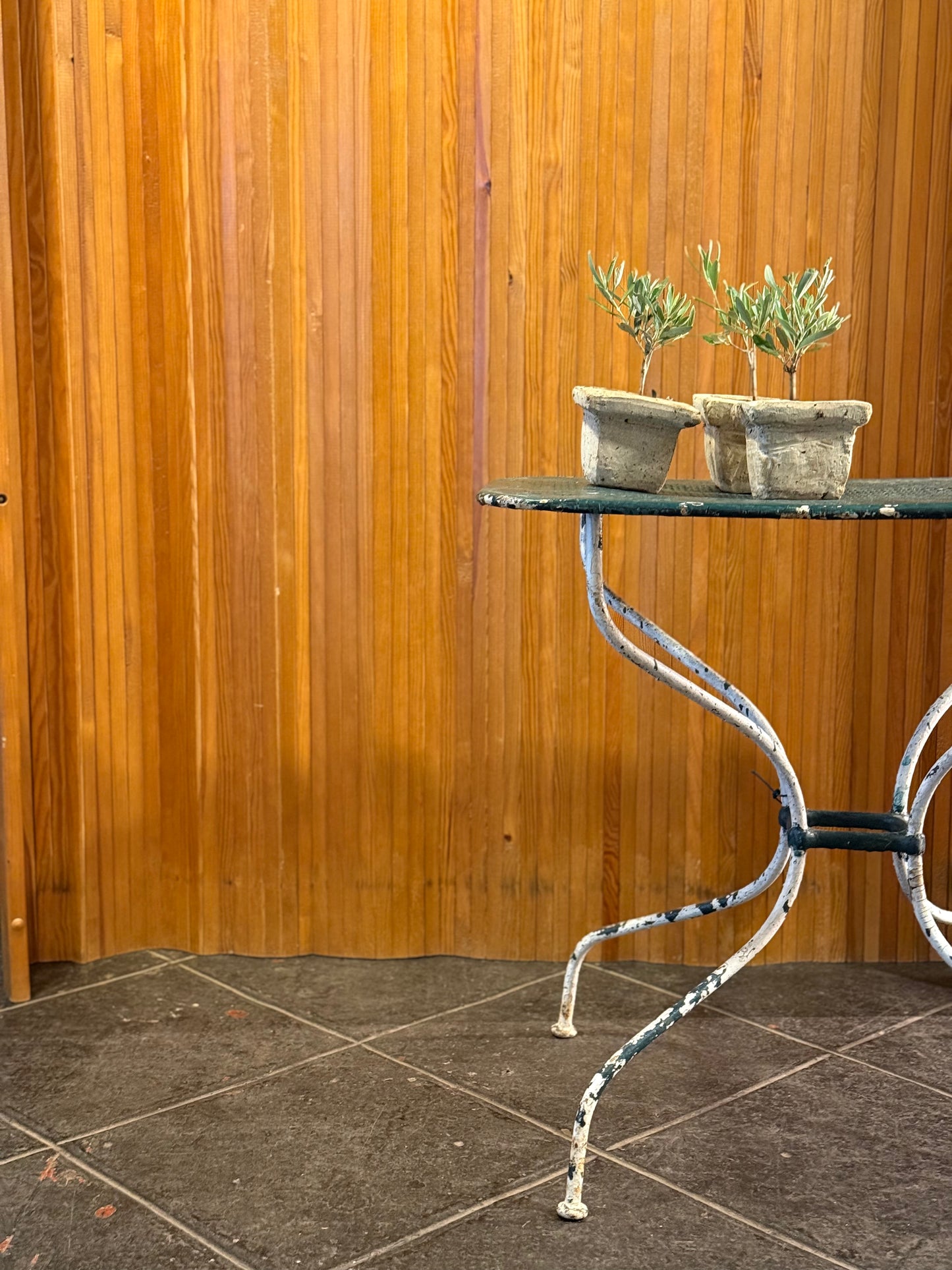 Mesa de Hierro Calada con Pata París
