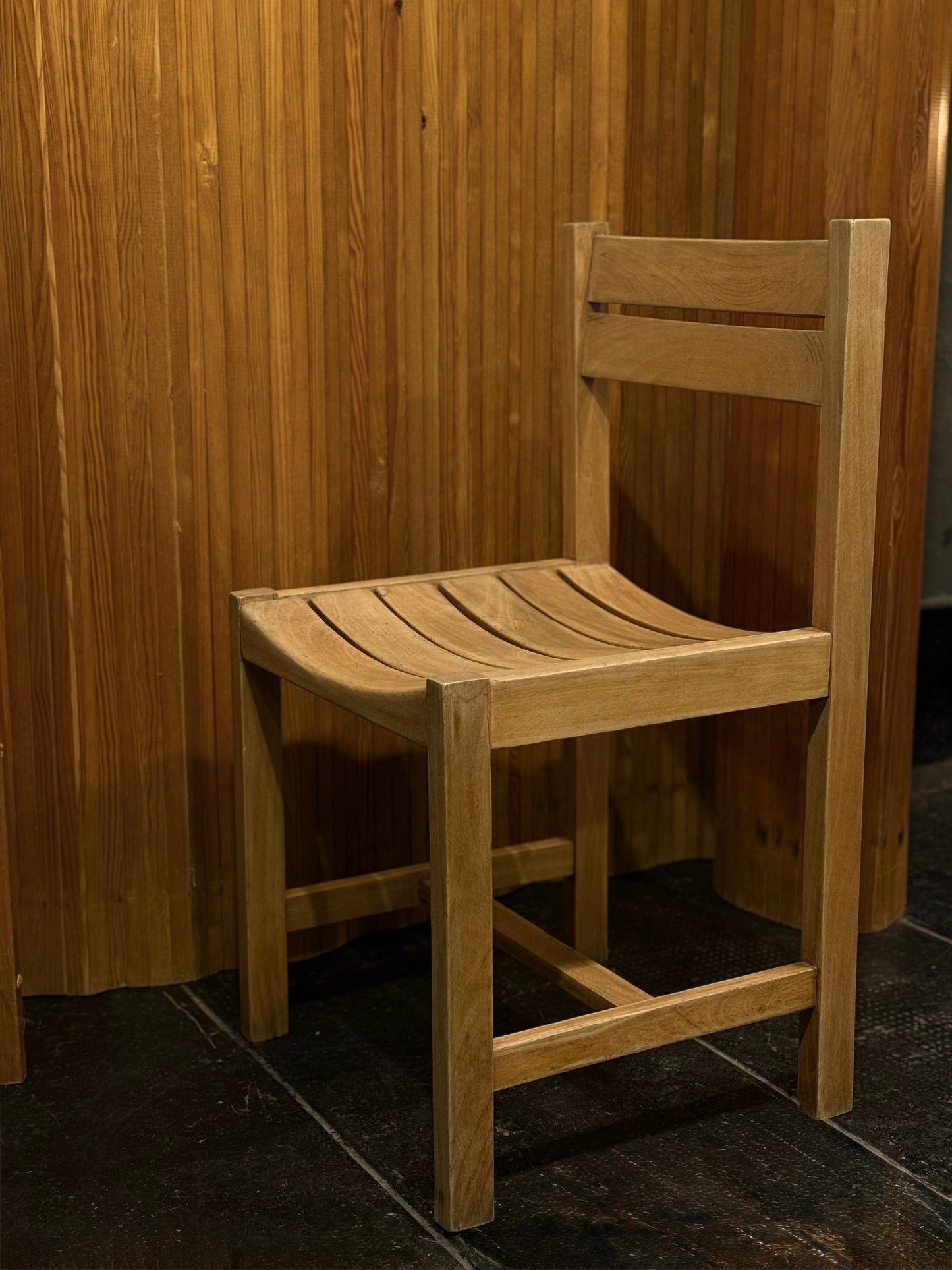 10 sillas de madera