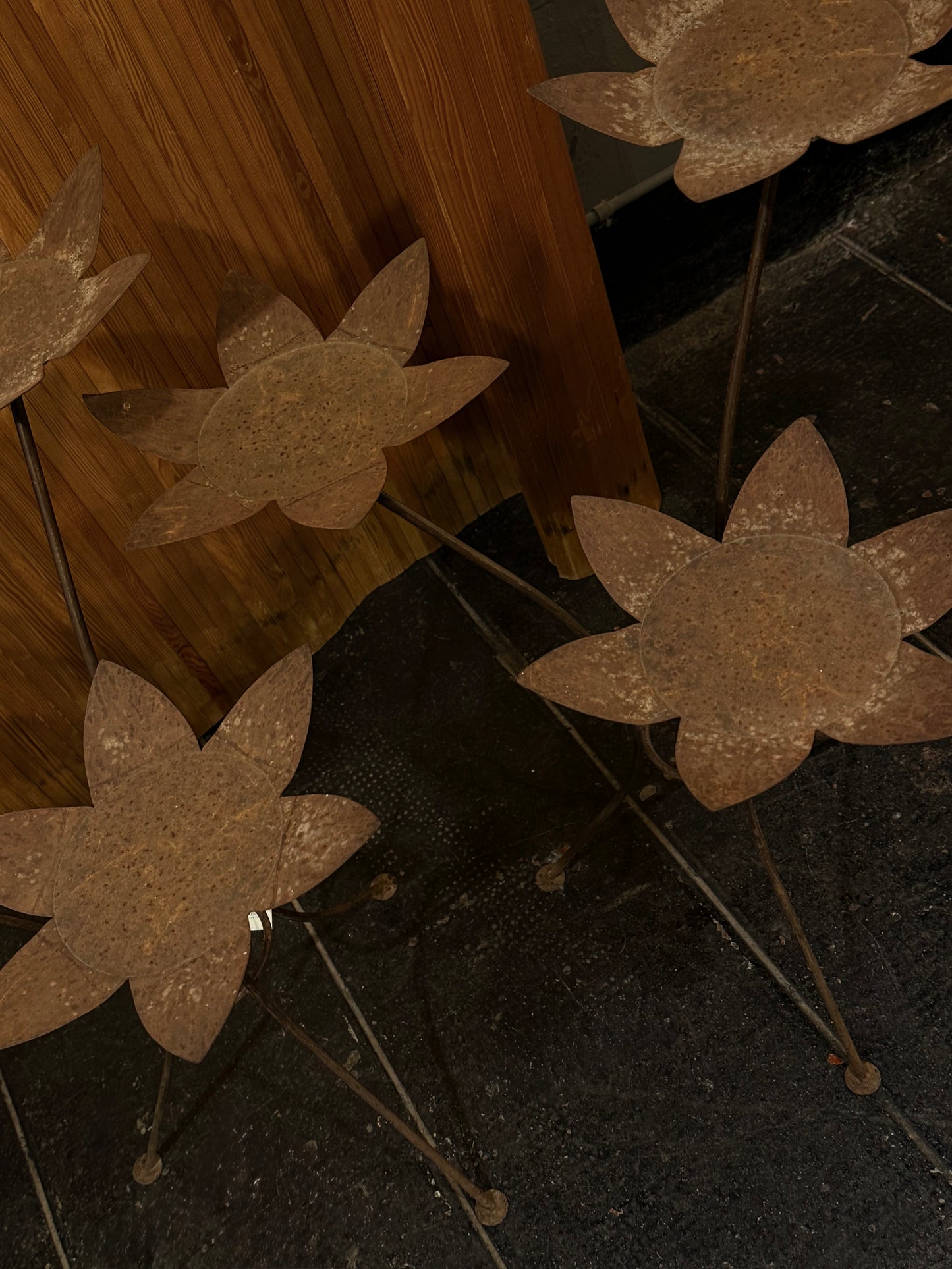 Escultura floral de hierro