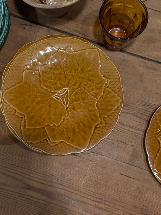 Platos hojas "Gien" Ocre