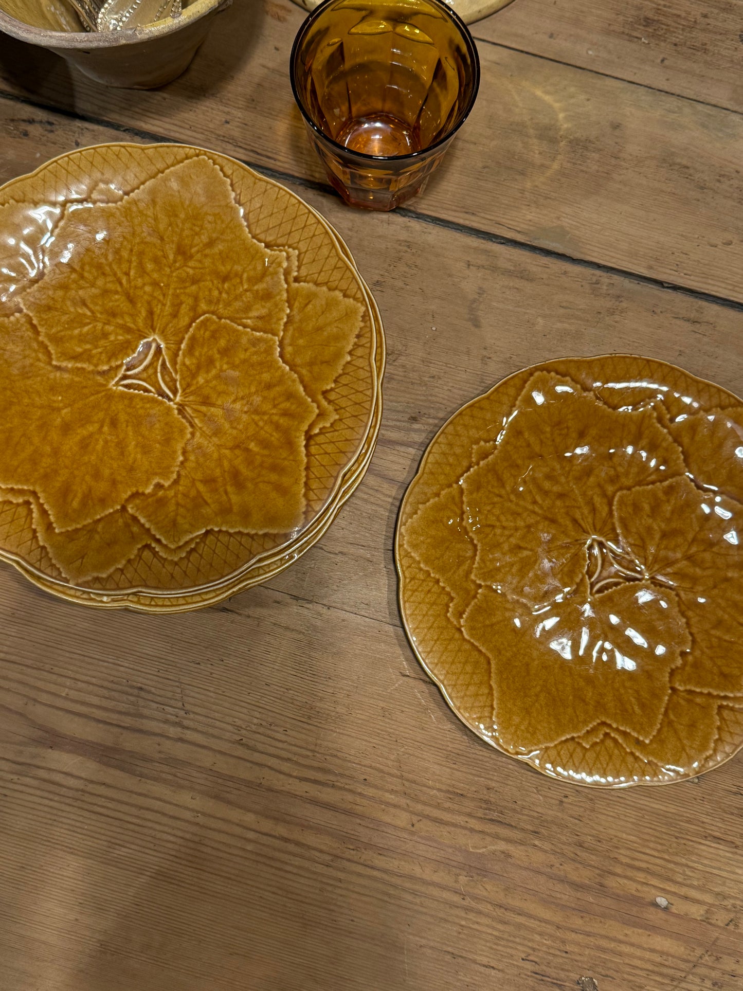 Platos hojas "Gien" Ocre