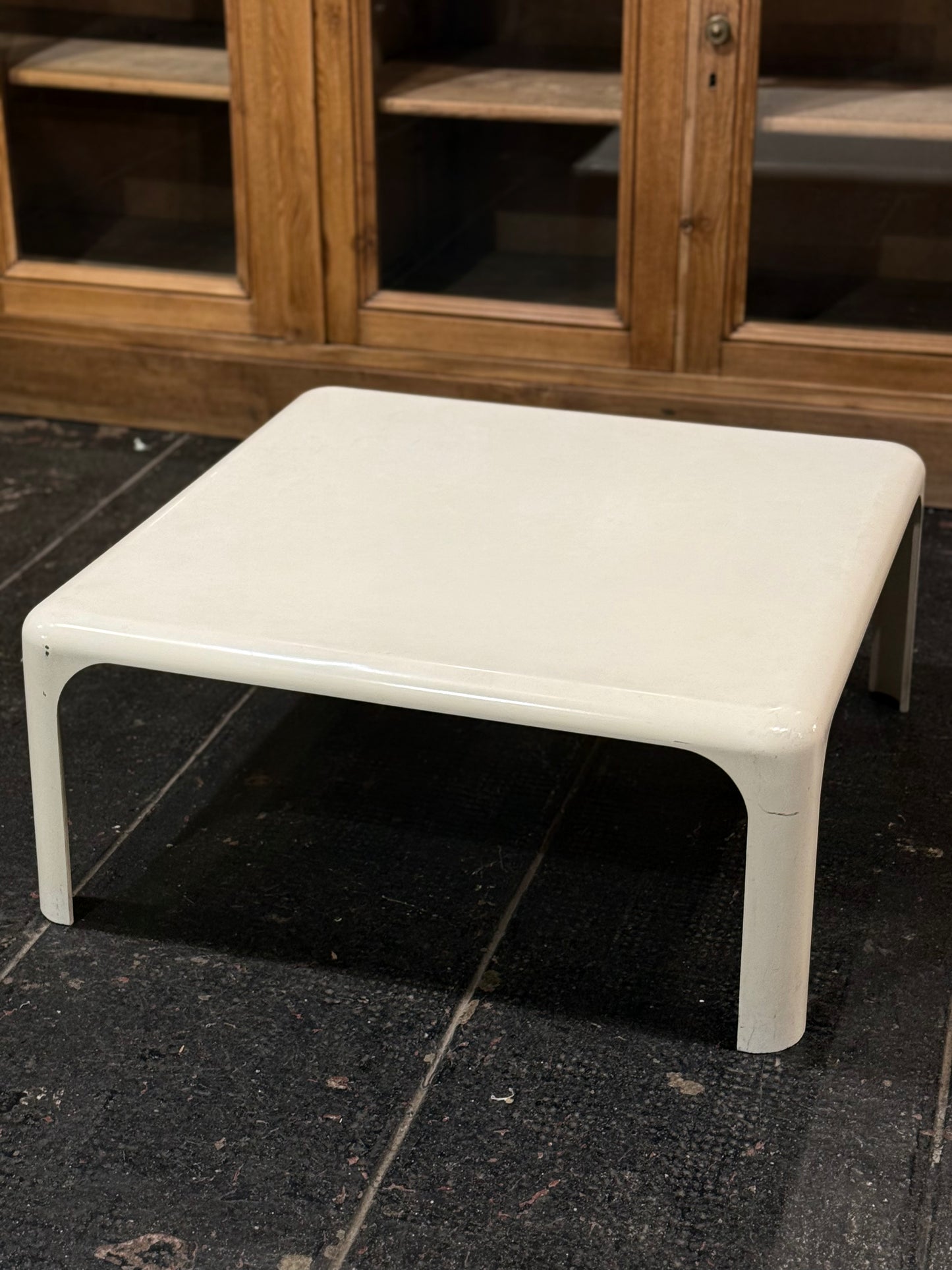 Mesa de centro Demetrio 70, Vico Magistretti, Artemide
