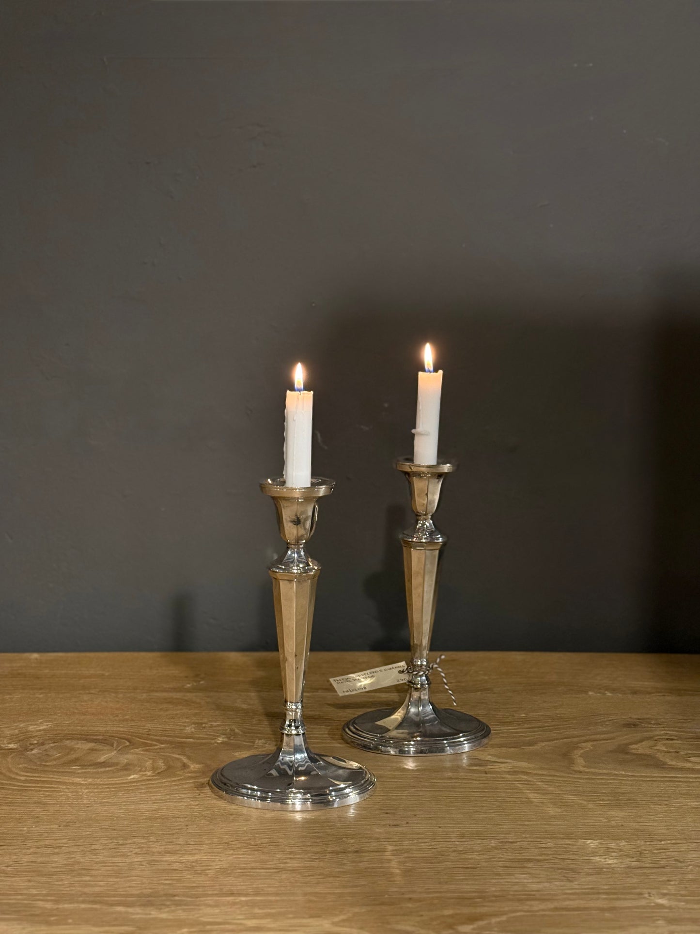 Candeleros de metal plateado