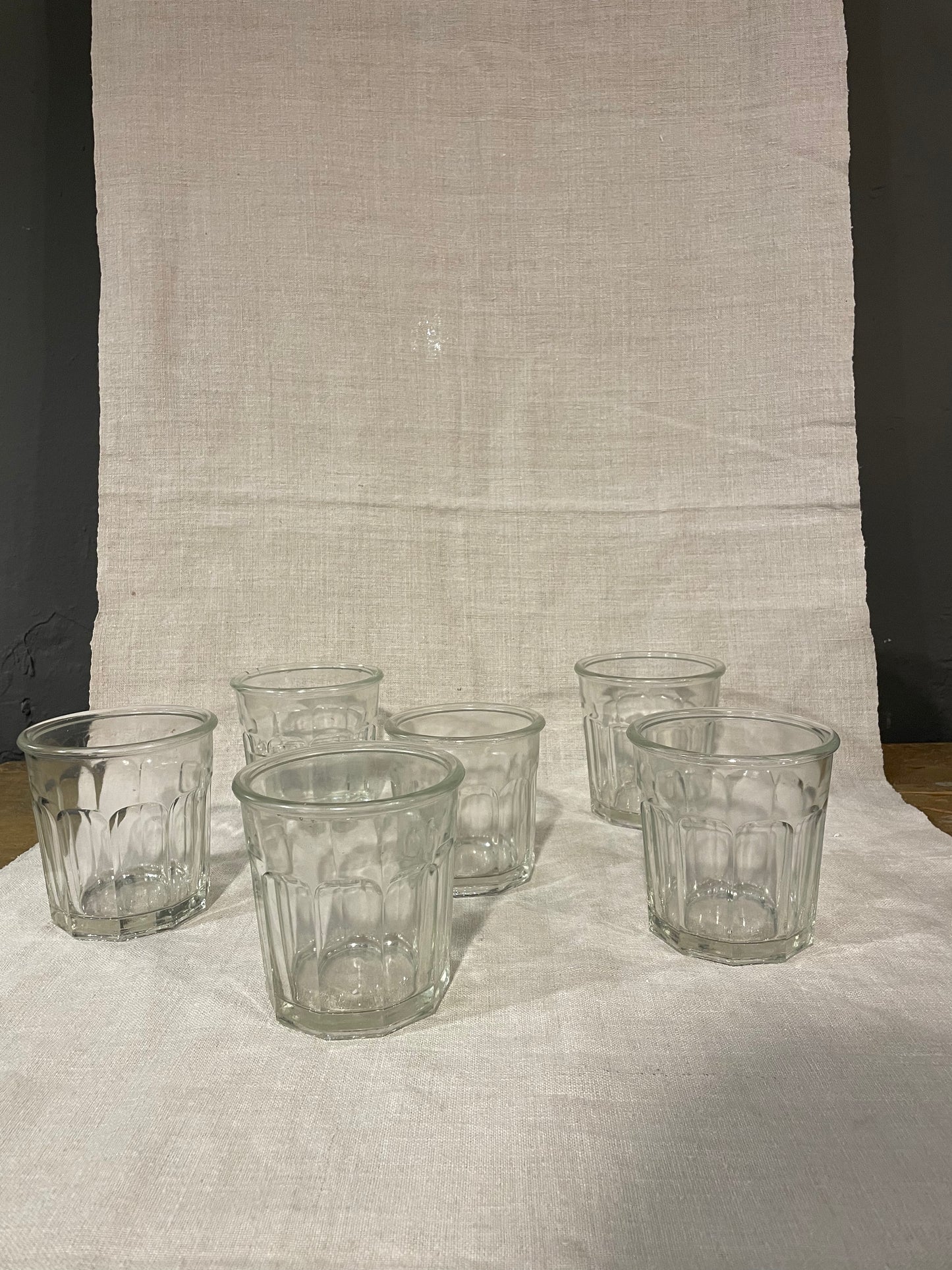 Vasos de mermelada redondos