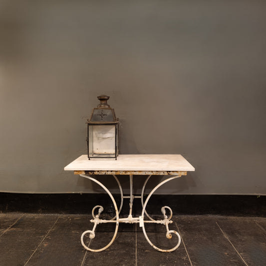 Elegante Mesa del Siglo XIX