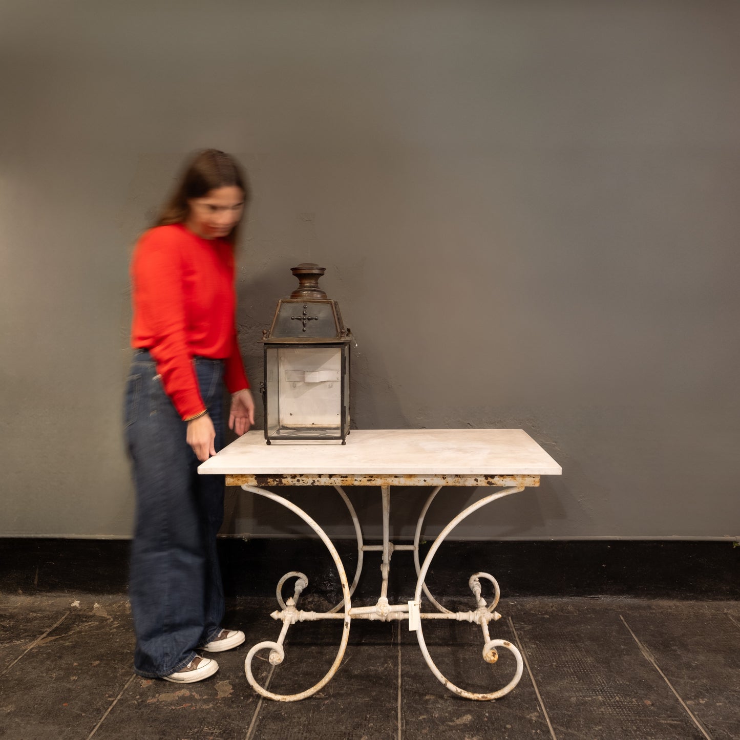 Elegante Mesa del Siglo XIX