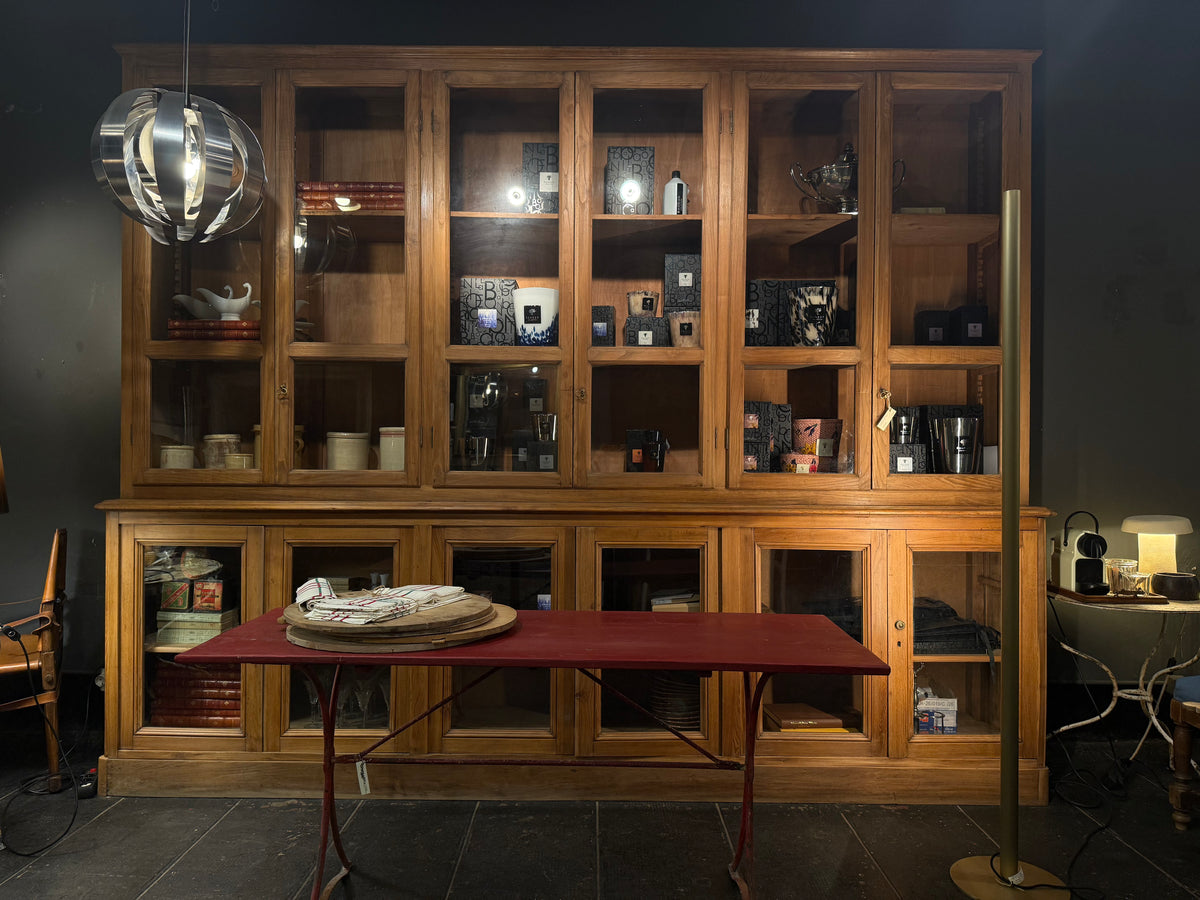 Mesa auxiliar de hierro y madera · Pátina roja original