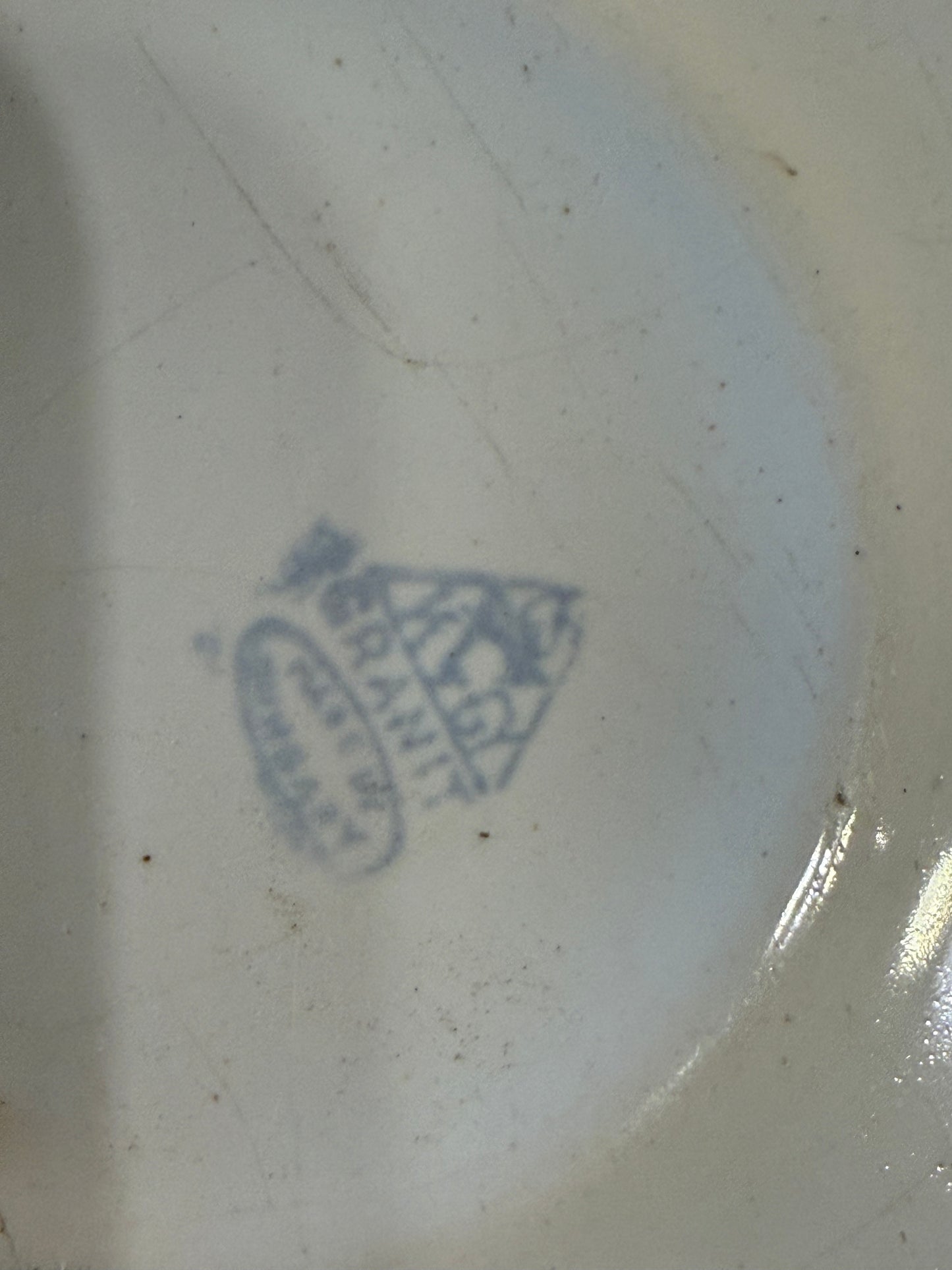 Ensaladera de loza blanca