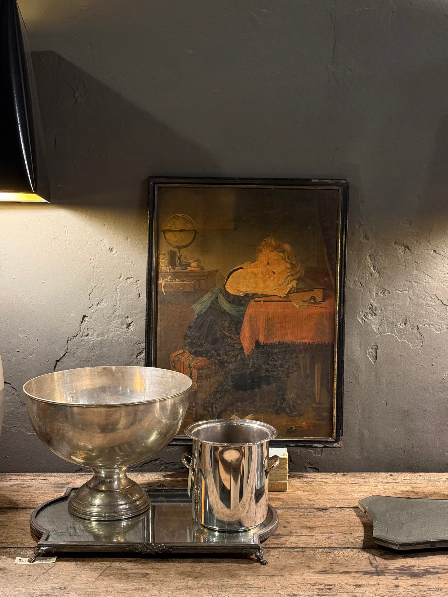 Cuadro ·  Niña en la mesa de estudio