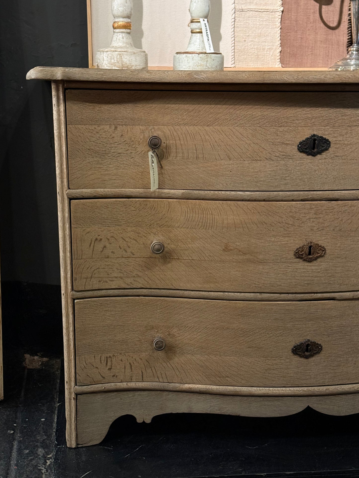 Cómoda serpentine de roble