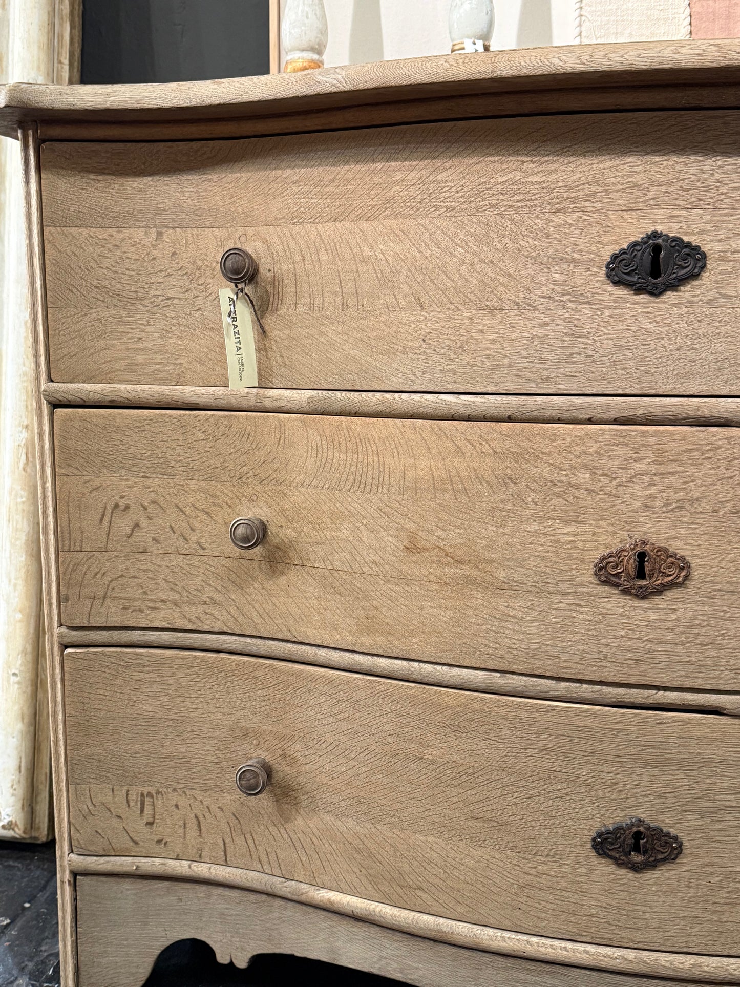 Cómoda serpentine de roble