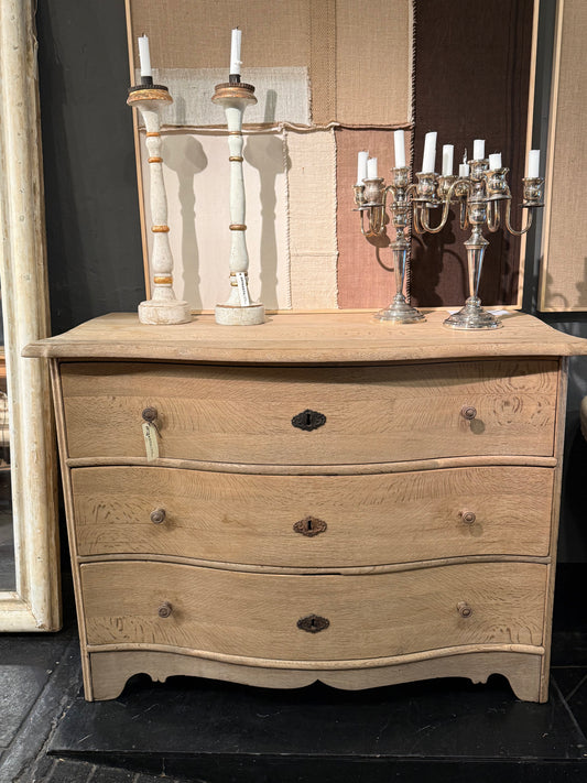 Cómoda serpentine de roble