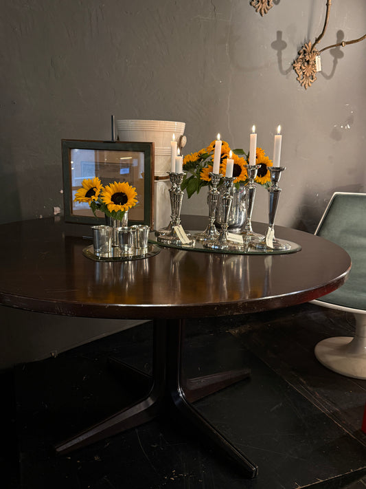 Mesa redonda de madera wengué con base en X