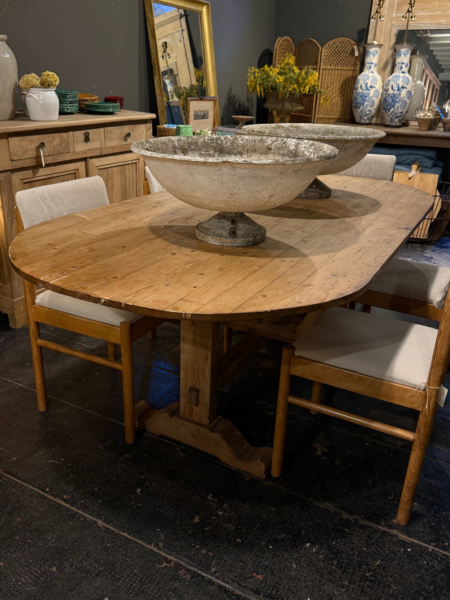 Mesa de vendimia ovalada · Gran formato