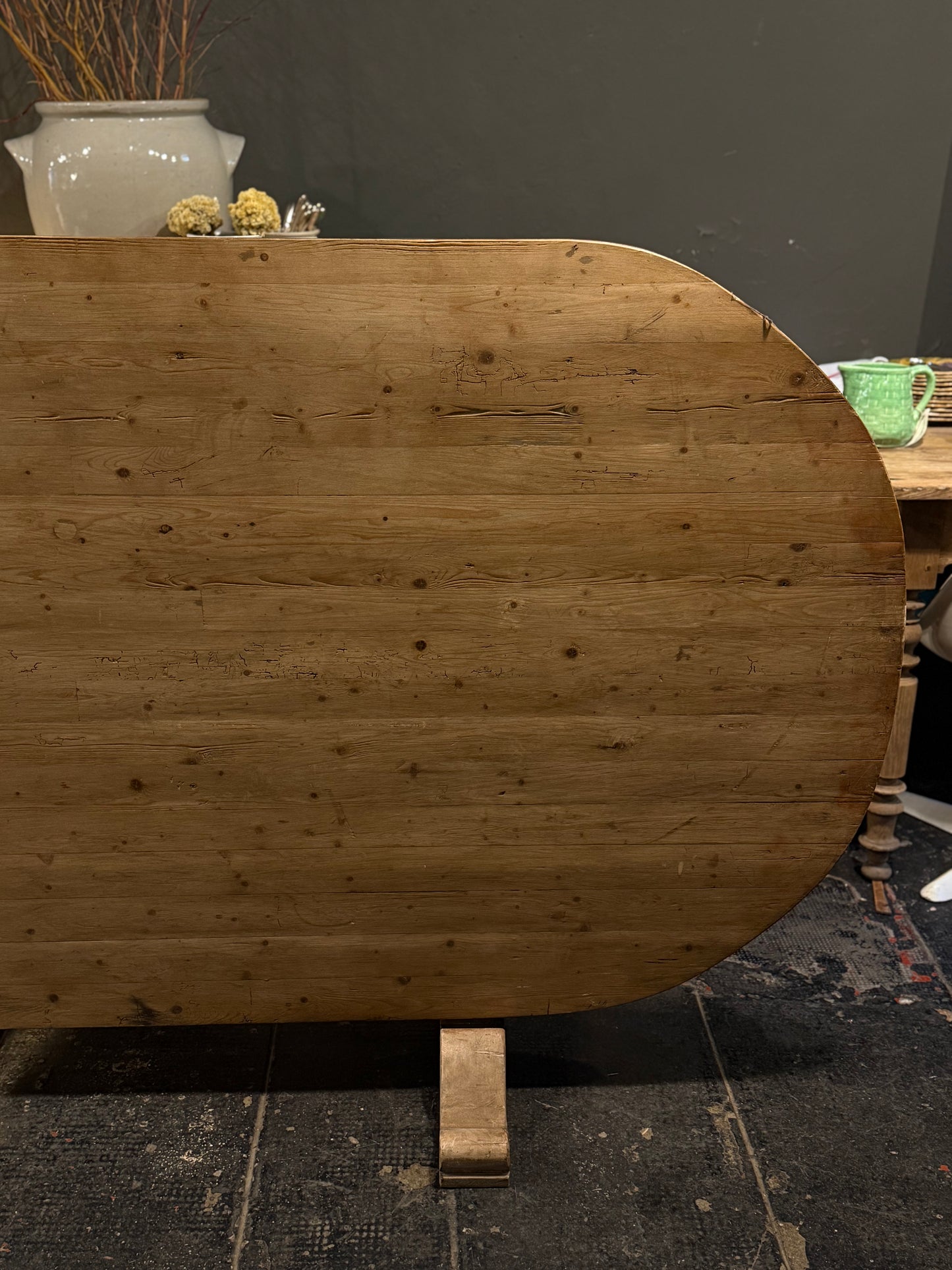 Mesa de vendimia ovalada · Gran formato