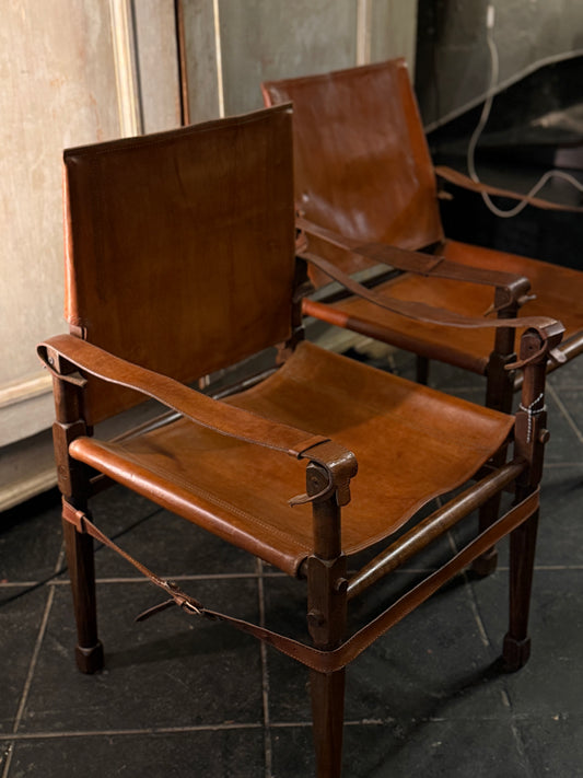 Pareja de sillas safari de cuero