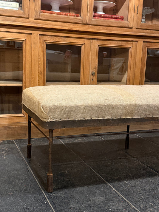 Banqueta Italiana de Hierro y Saco Antiguo