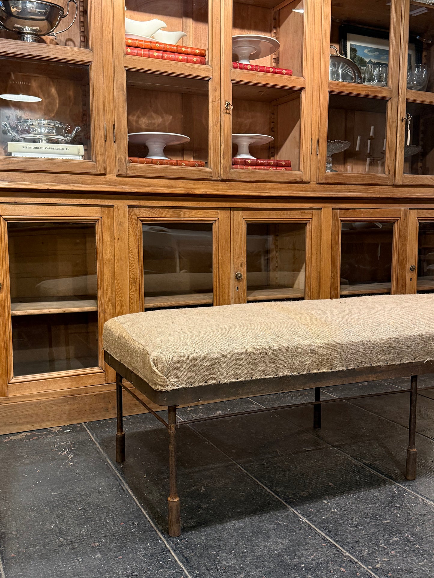 Banqueta Italiana de Hierro y Saco Antiguo