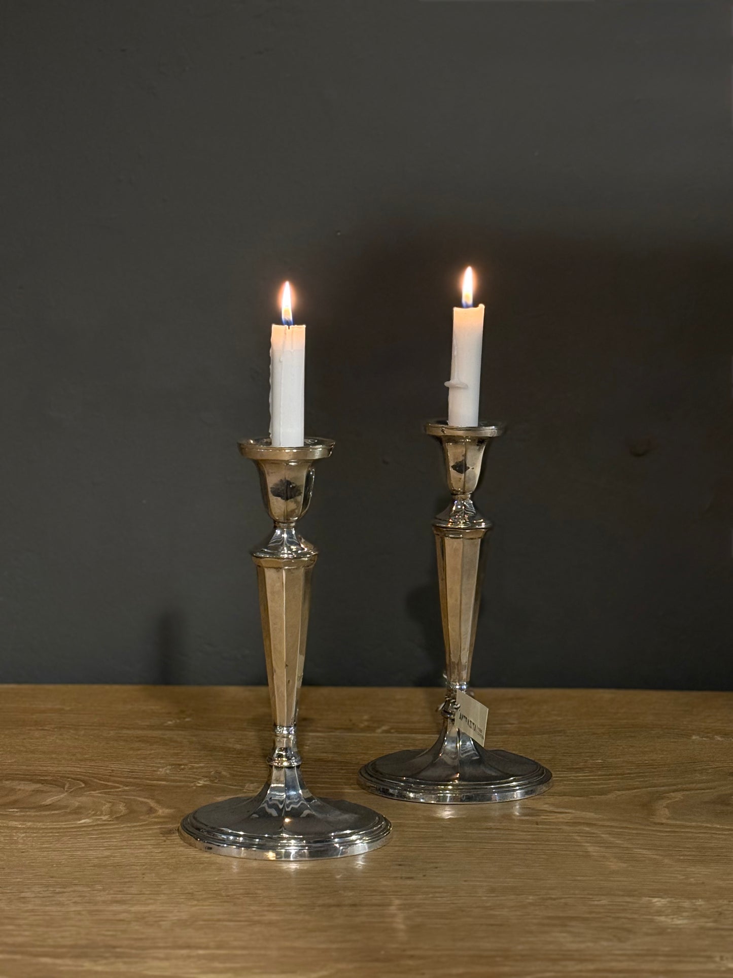 Candeleros de metal plateado