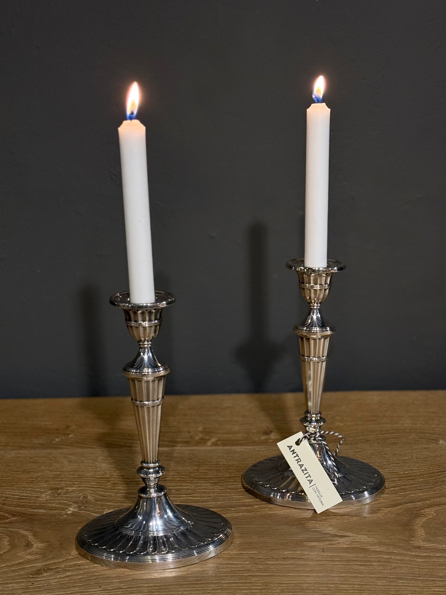 Candeleros de metal plateado