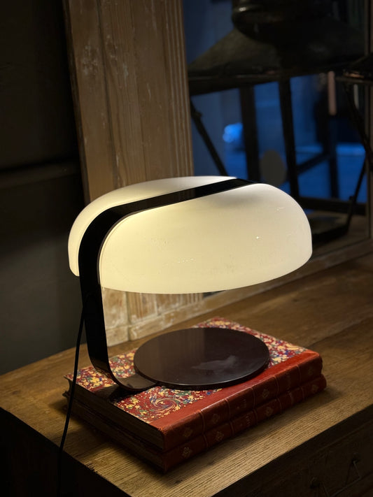 Lámpara de mesa italiana moderna de metal marrón y plástico blanco