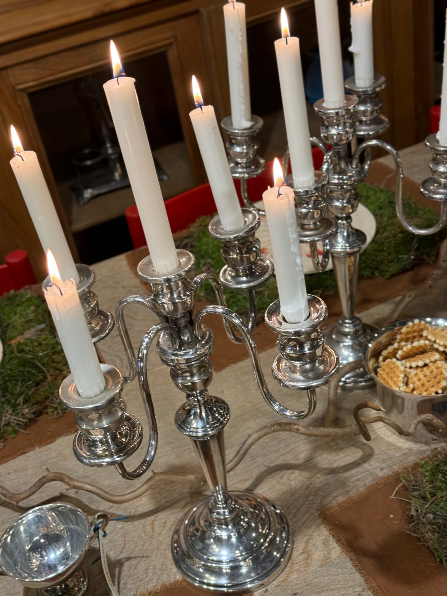 Pareja de candelabros plateados de 5 brazos