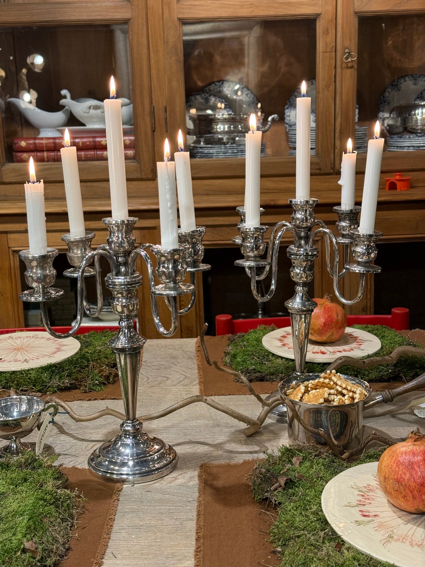 Pareja de candelabros plateados de 5 brazos