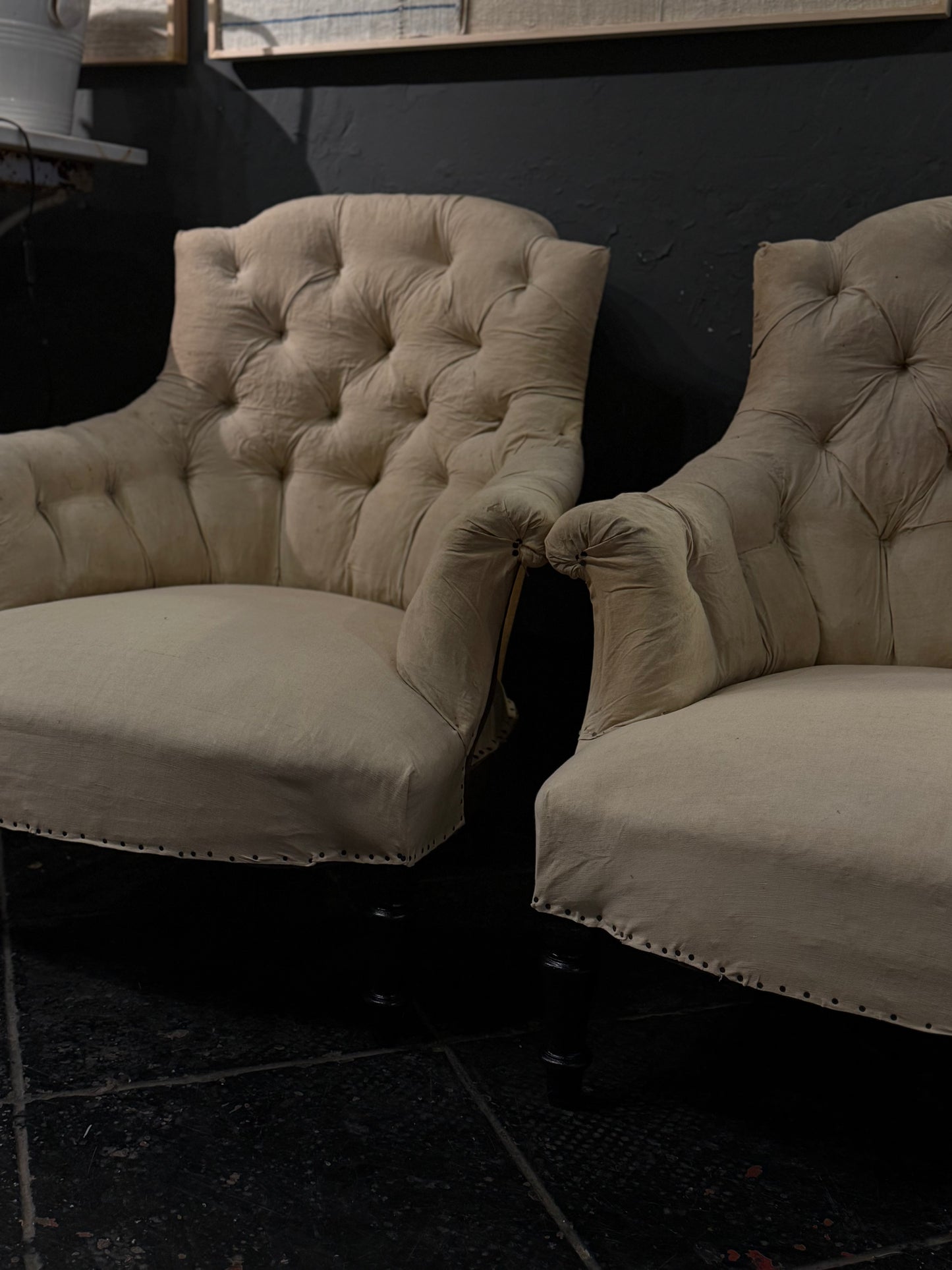 Pareja de butacas capitoné destapizadas