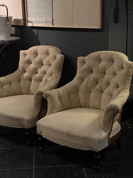 Pareja de butacas capitoné destapizadas