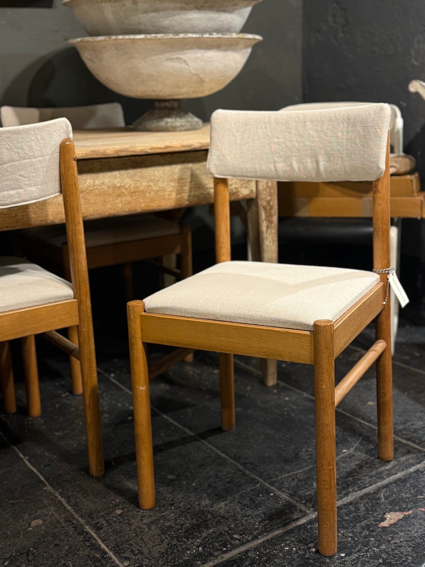 Conjunto de 6 sillas nórdicas tapizadas en lino francés