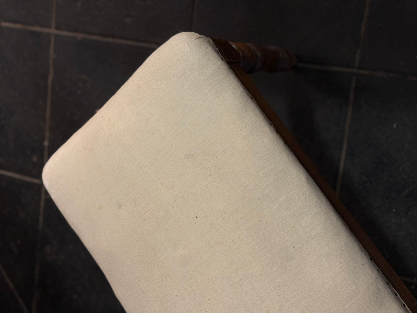 Banqueta de nogal destapizada