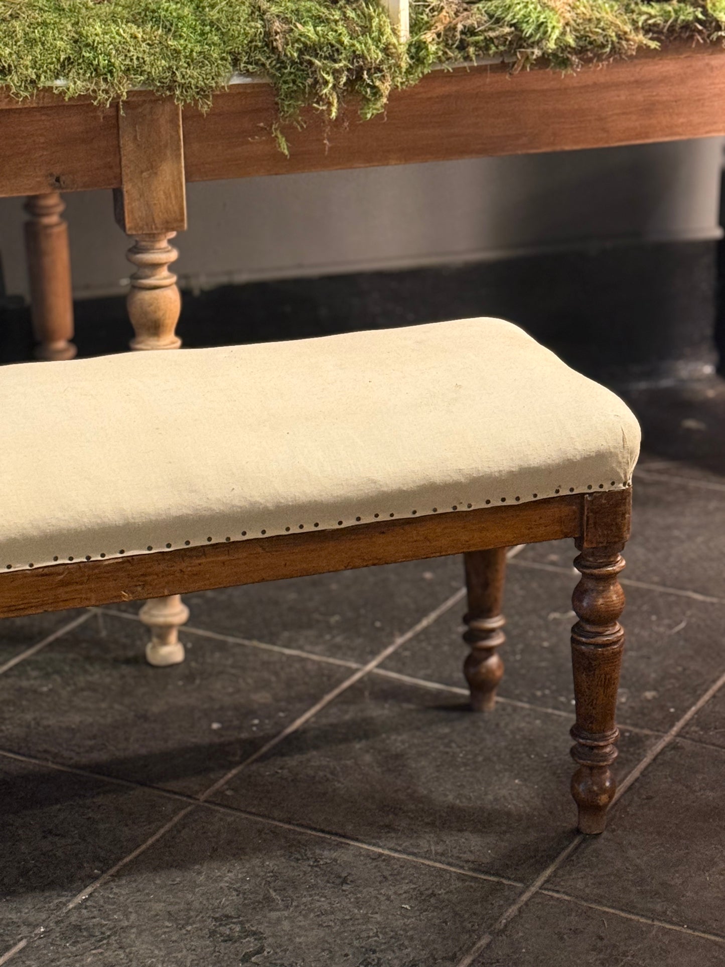 Banqueta de nogal destapizada