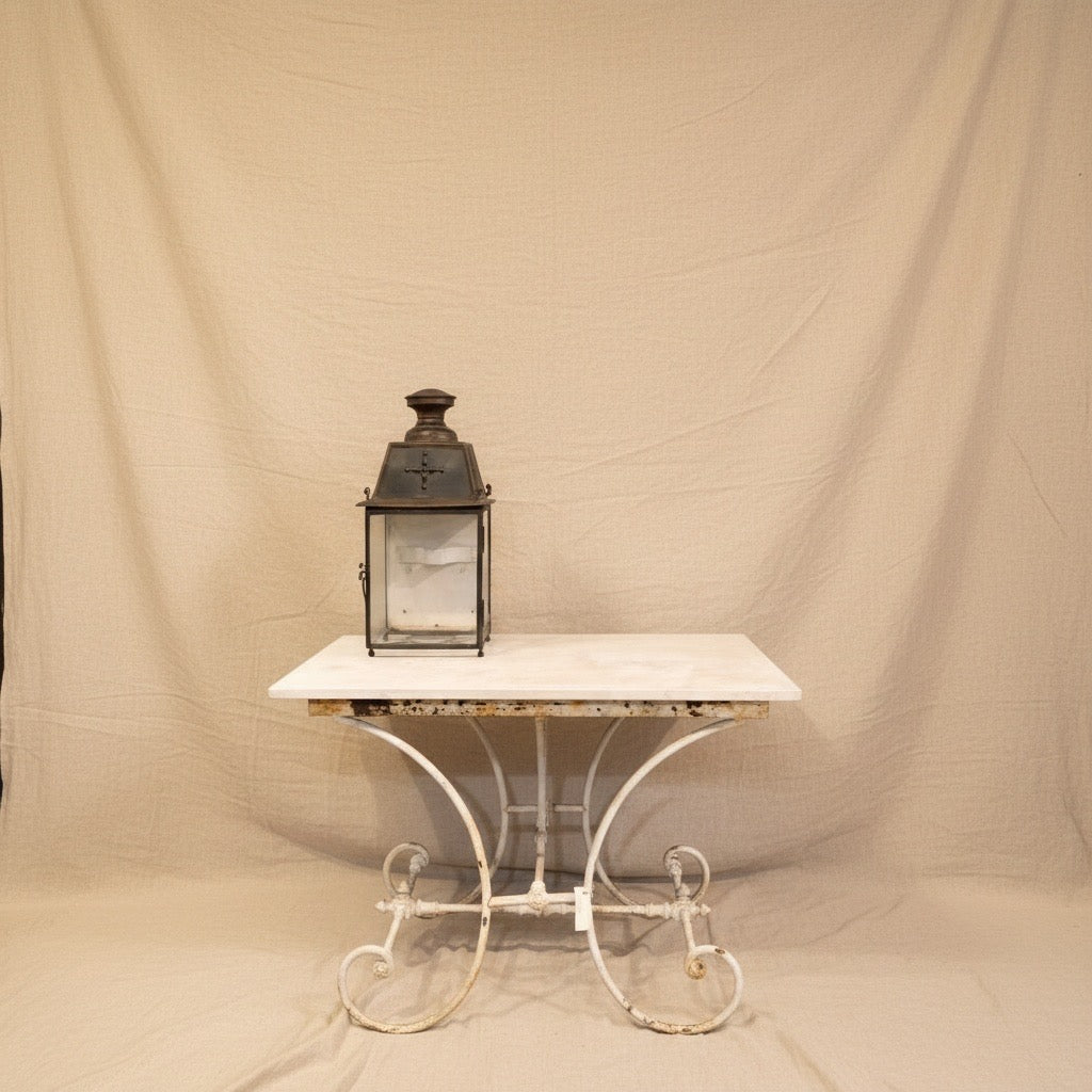 Elegante Mesa del Siglo XIX