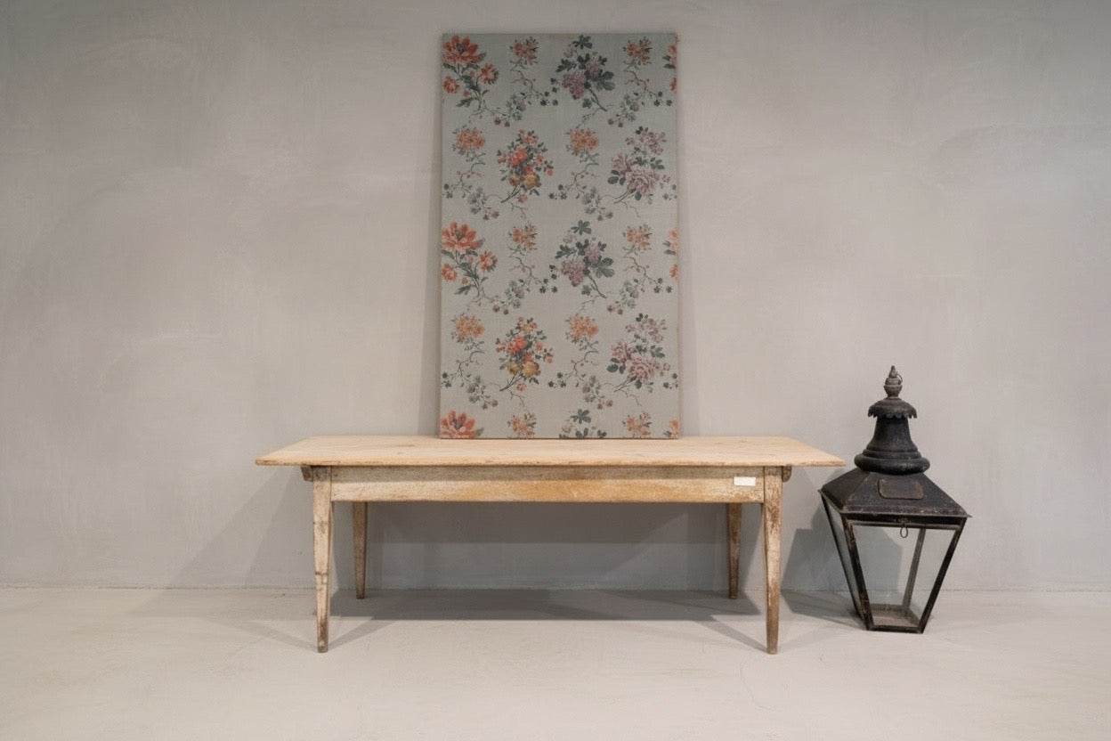 Mesa con Encanto y Pátina Original