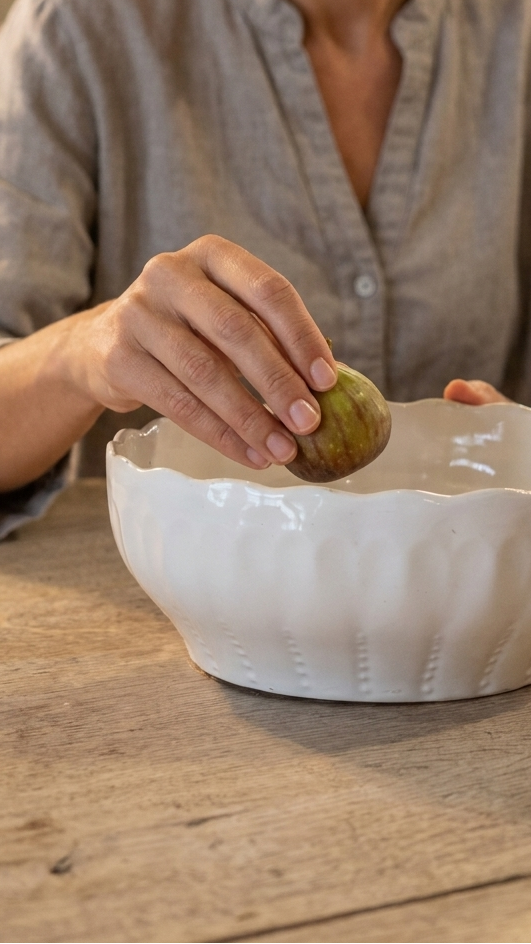 Ensaladera de loza blanca